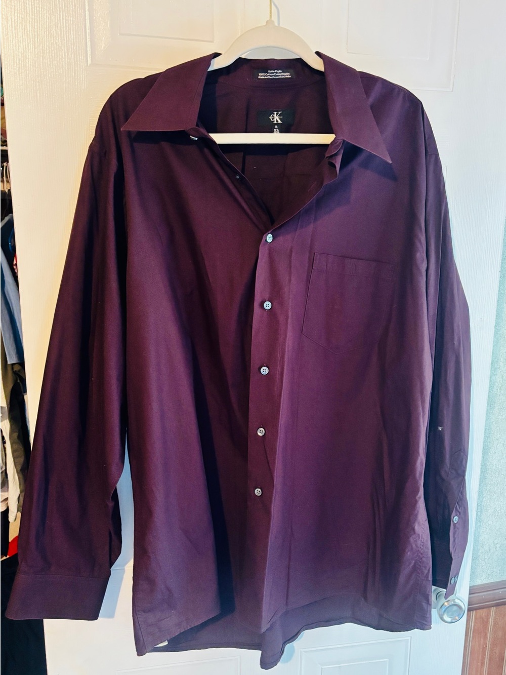 Calvin Klein Men’s XL Burgundy Satin Poplin Dress Shirt 17.5 34/35 Button Front